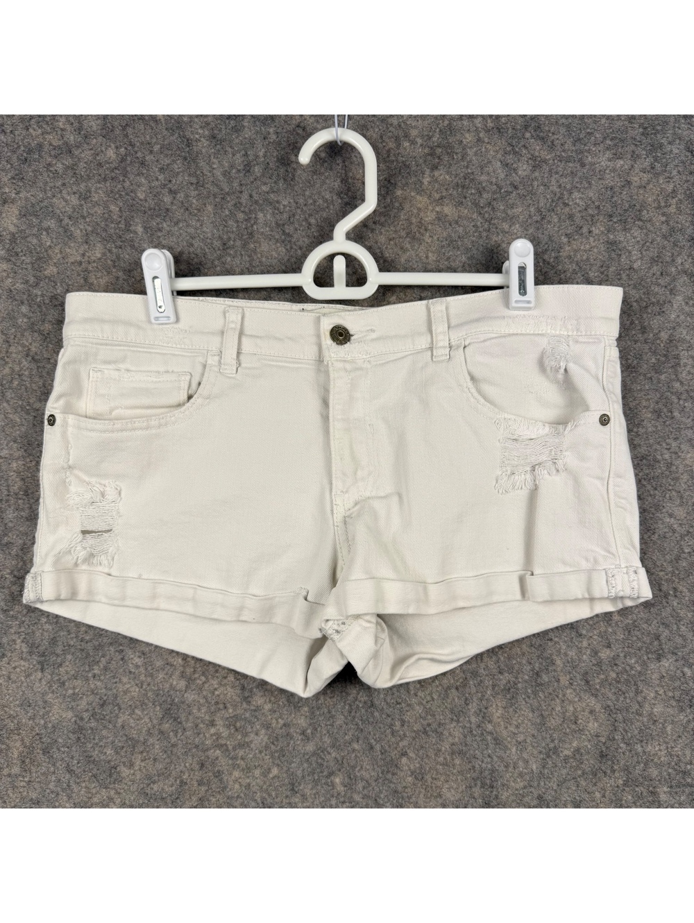 Abercrombie & Fitch White Distressed Denim Booty Shorts Size 10 Waist 30 2” 871